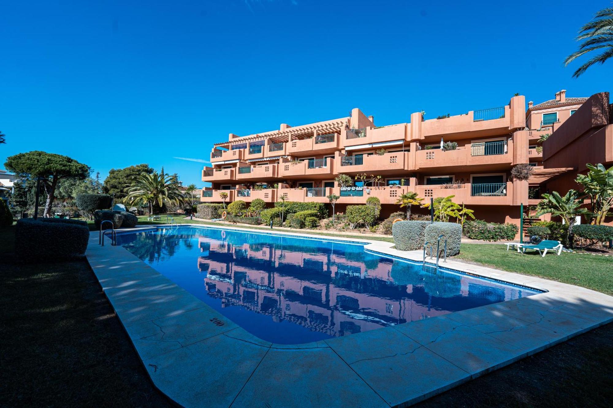 Retreat: Private Pool & Frontline Golf Marbella