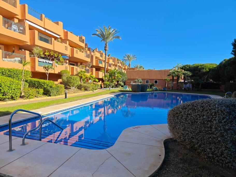 Retreat: Private Pool & Frontline Golf Marbella