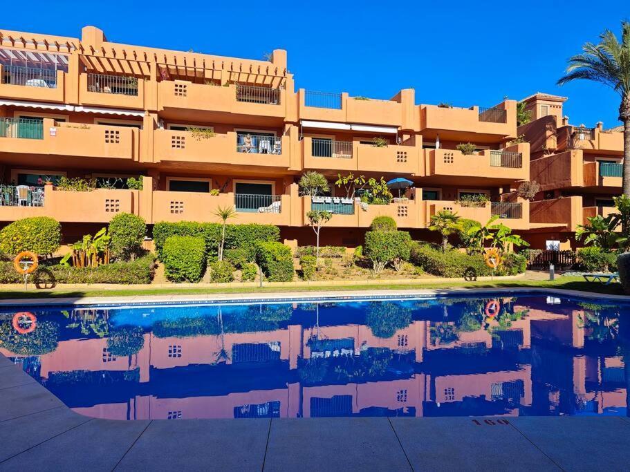Apartamento Retreat: Private Pool & Frontline Golf *